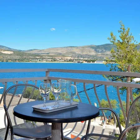 Alduk With Terrace And The Sea View 아파트 트로기르
