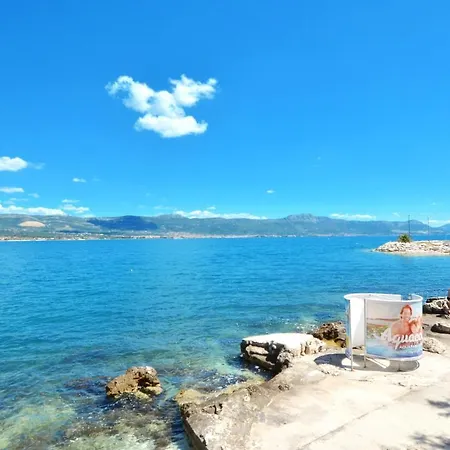 Alduk With Terrace And The Sea View 트로기르