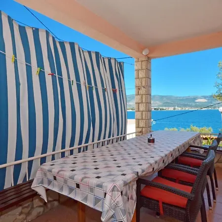 Alduk With Terrace And The Sea View 아파트 트로기르