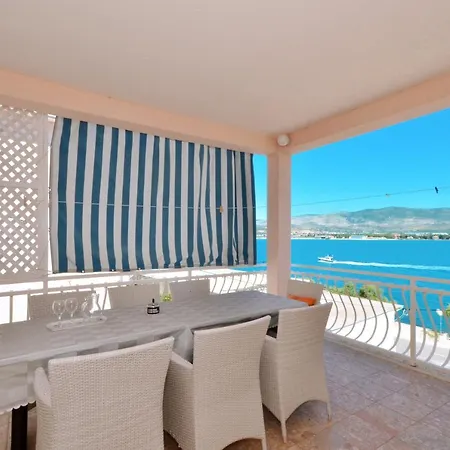 아파트 Alduk With Terrace And The Sea View *