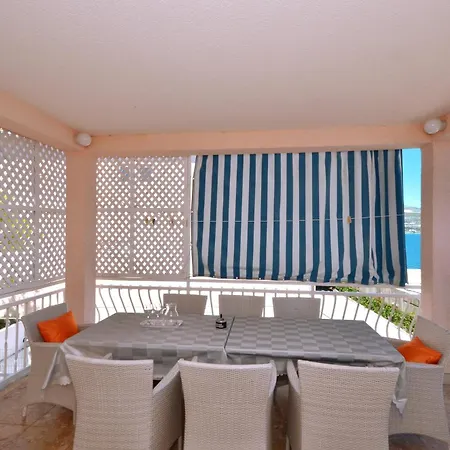 Alduk With Terrace And The Sea View 아파트 *